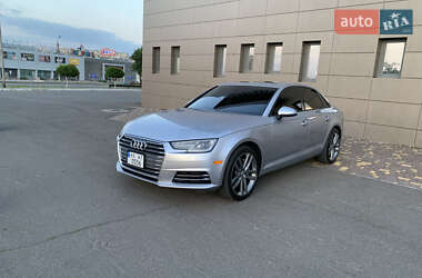 Седан Audi A4 2015 в 