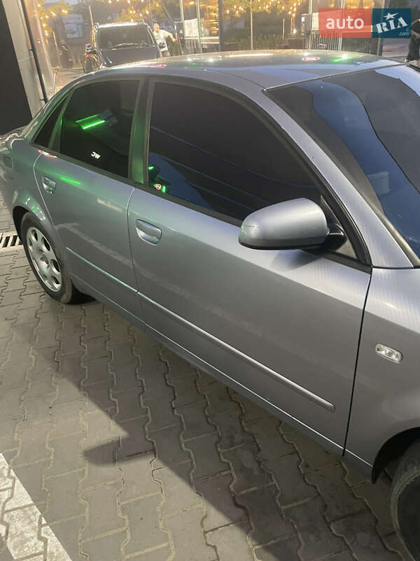 Седан Audi A4 2003 в Черновцах