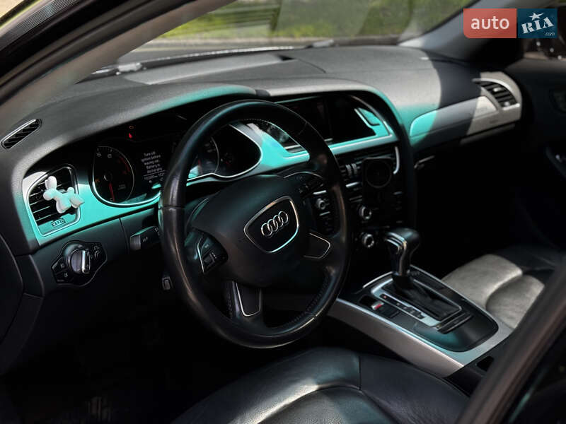 Седан Audi A4 2013 в Львове