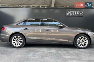 Седан Audi A4 2021 в 