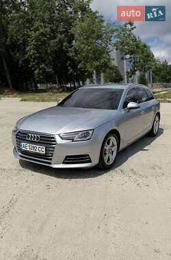 Универсал Audi A4 2016 в 