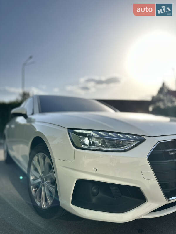 Седан Audi A4 2021 в 