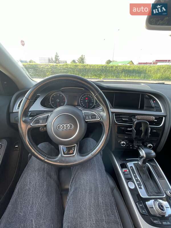 Седан Audi A4 2014 в Стрые