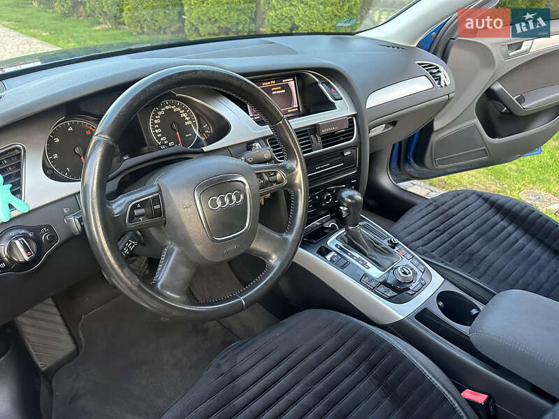 Седан Audi A4 2011 в Ивано-Франковске