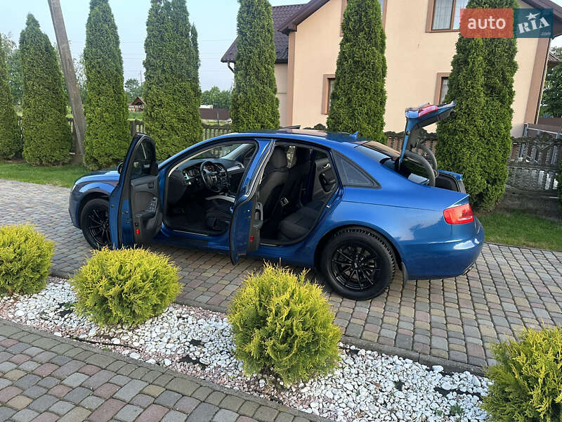 Седан Audi A4 2011 в Ивано-Франковске