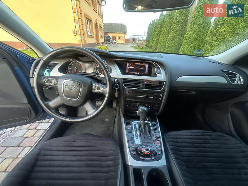 Седан Audi A4 2011 в Ивано-Франковске