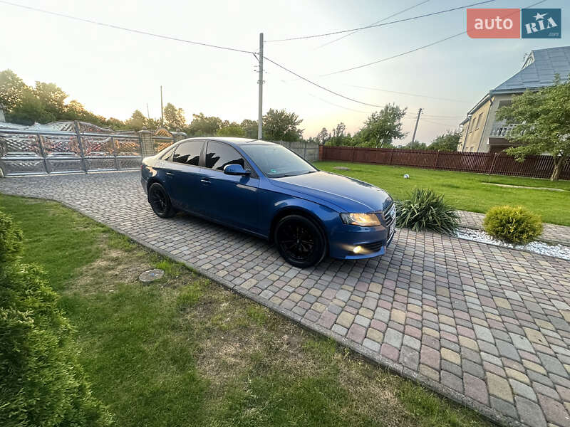 Седан Audi A4 2011 в Ивано-Франковске