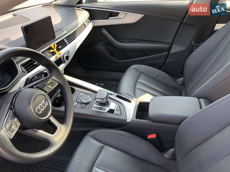Седан Audi A4 2017 в Запорожье