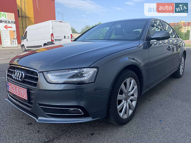 Седан Audi A4 2013 в Кролевці