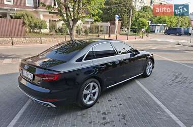Седан Audi A4 2019 в 
