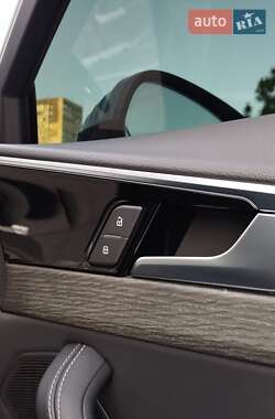 Седан Audi A4 2023 в 