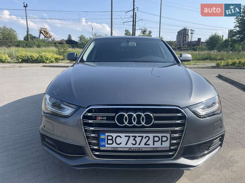 Седан Audi A4 2015 в 