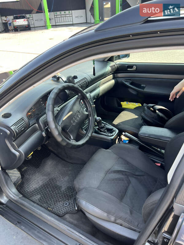 Універсал Audi A4 1997 в Чернівцях