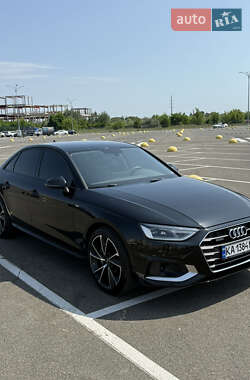 Седан Audi A4 2021 в 
