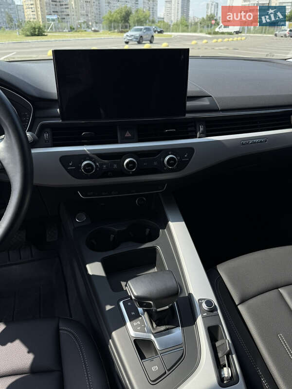 Седан Audi A4 2021 в Киеве