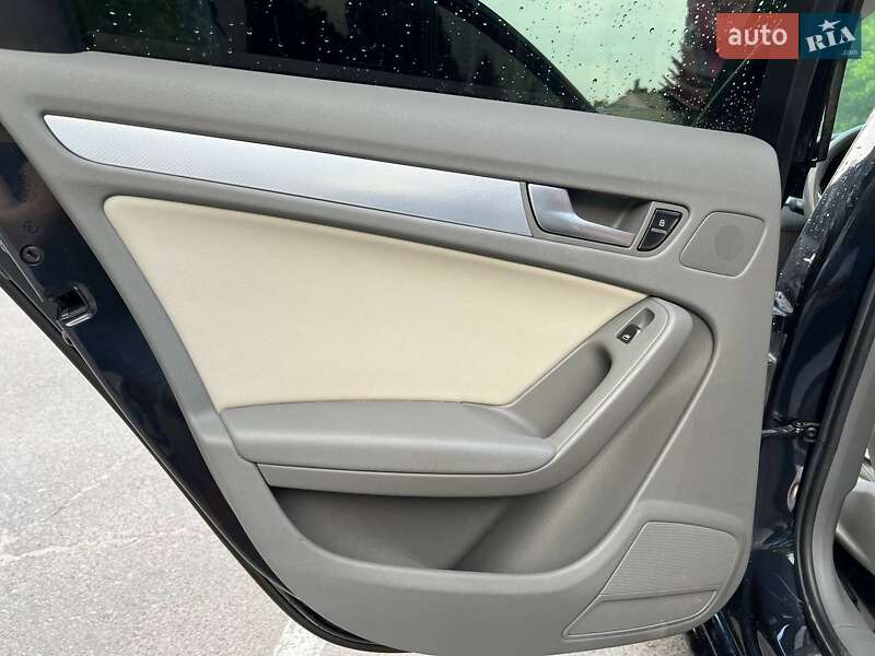 Седан Audi A4 2011 в Виннице