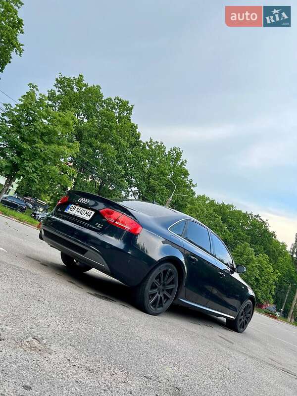 Седан Audi A4 2011 в Виннице
