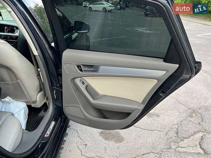 Седан Audi A4 2011 в Виннице
