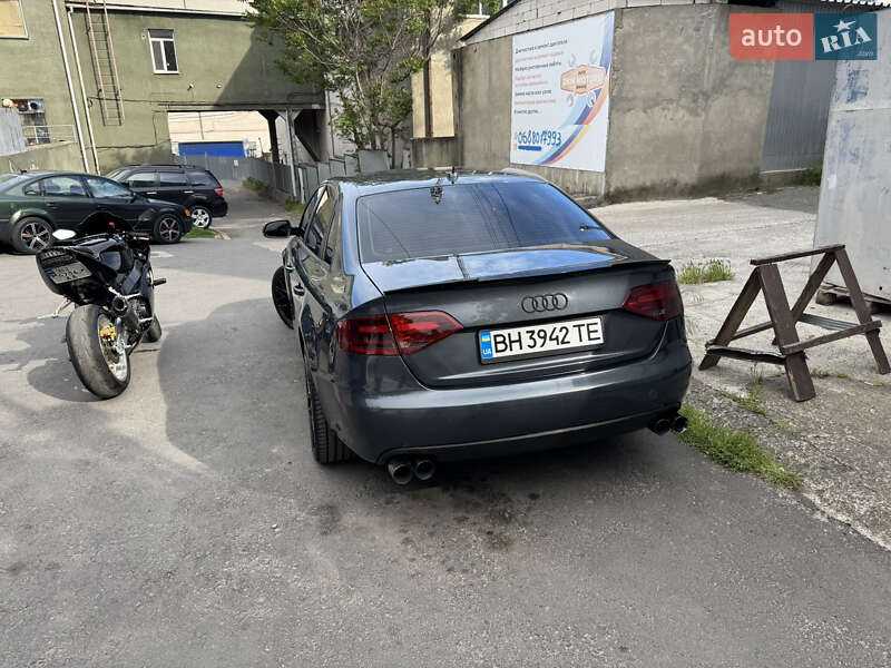 Седан Audi A4 2011 в Одессе