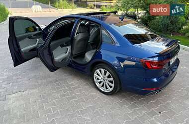 Седан Audi A4 2018 в 