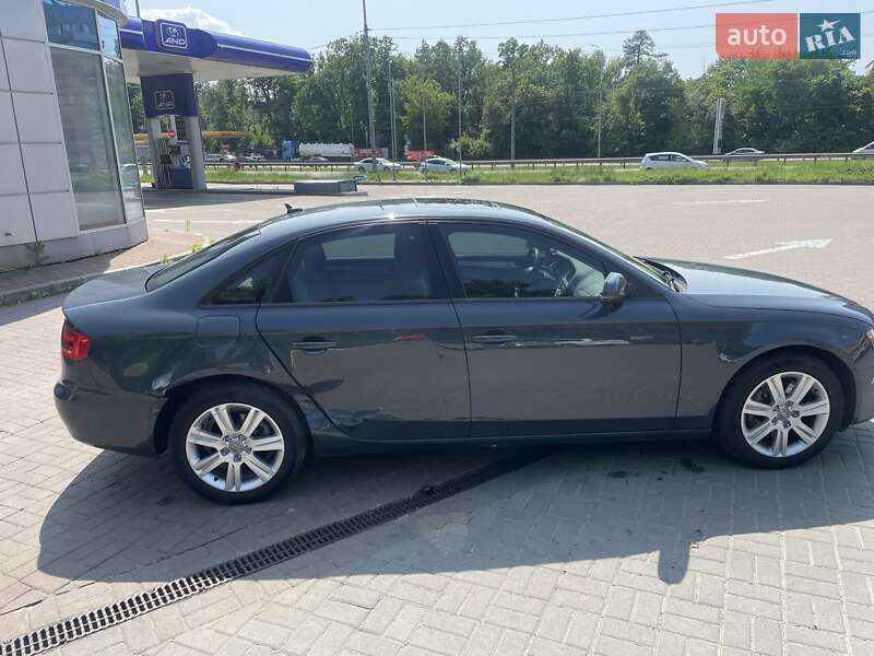Седан Audi A4 2011 в Киеве