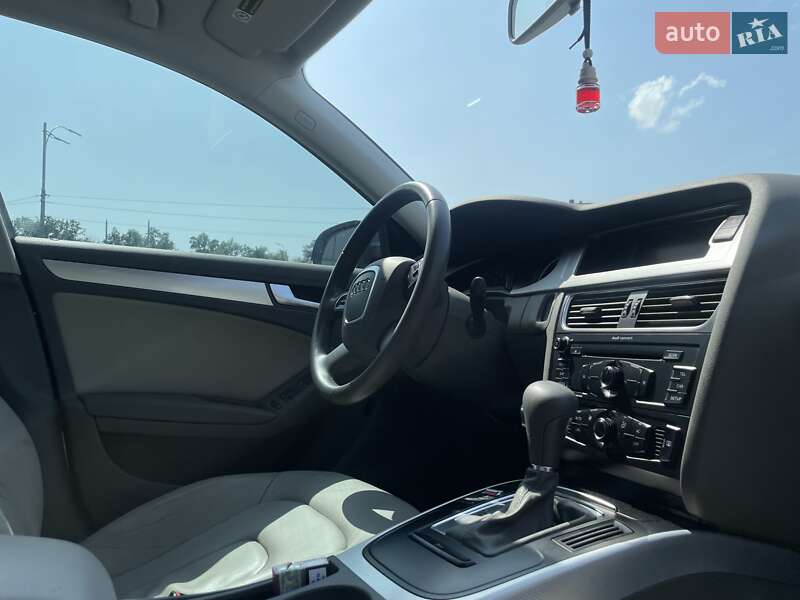 Седан Audi A4 2011 в Киеве