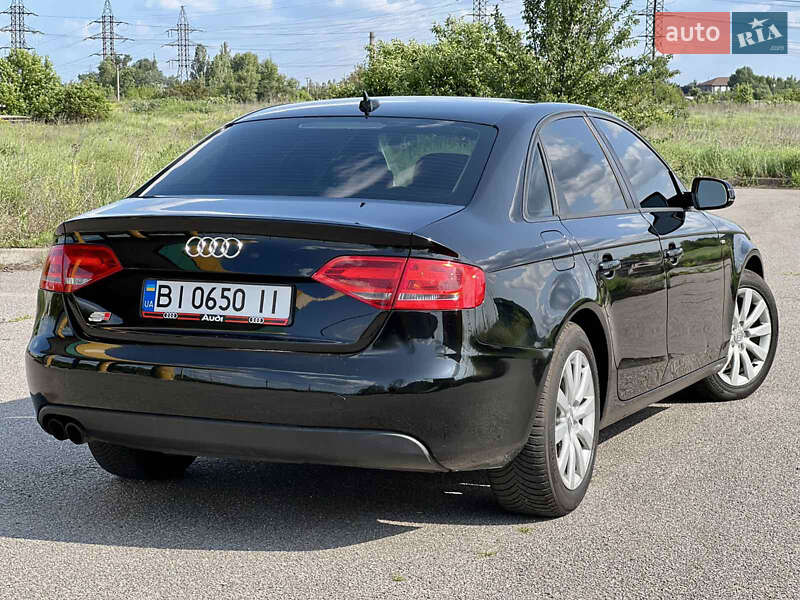 Седан Audi A4 2011 в Горішніх Плавнях