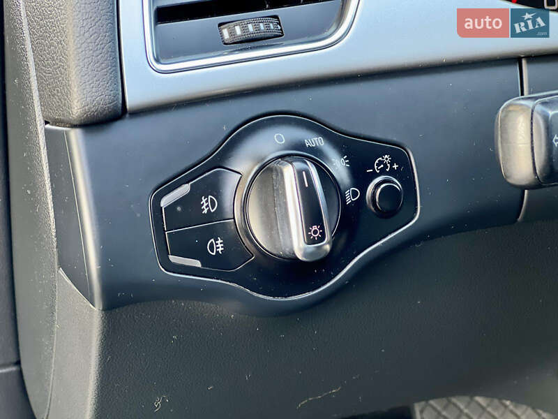 Седан Audi A4 2011 в Горішніх Плавнях