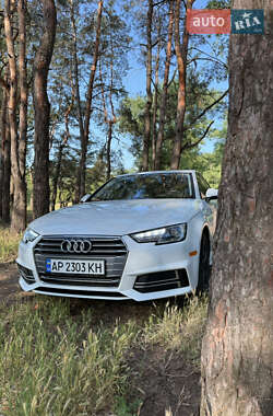 Седан Audi A4 2018 в 