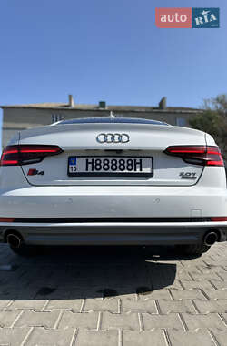 Седан Audi A4 2017 в 