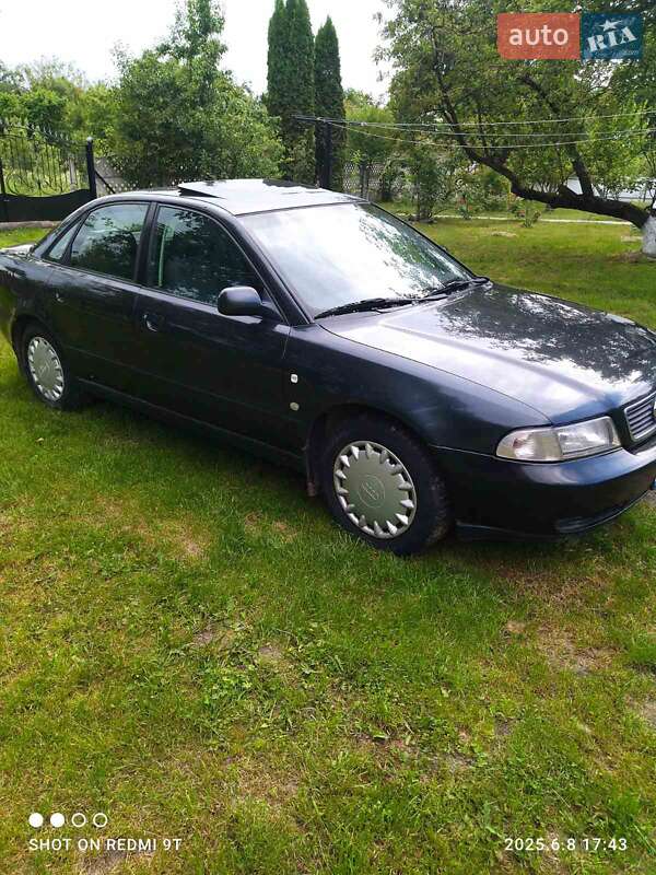 Седан Audi A4 1997 в Радехове