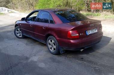 Седан Audi A4 2000 в 