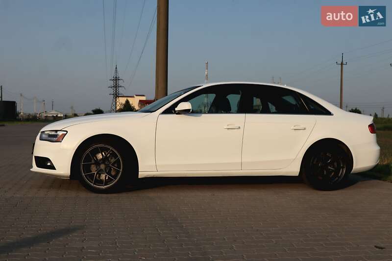 Седан Audi A4 2012 в Львове