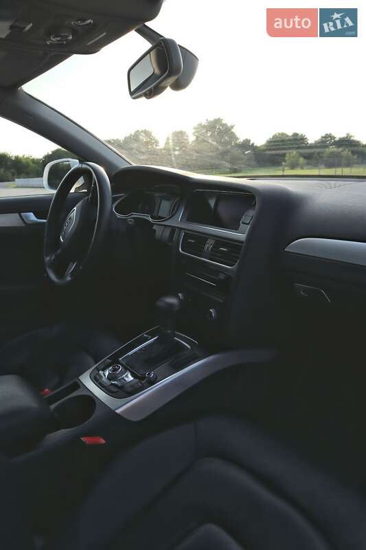 Седан Audi A4 2012 в Львове