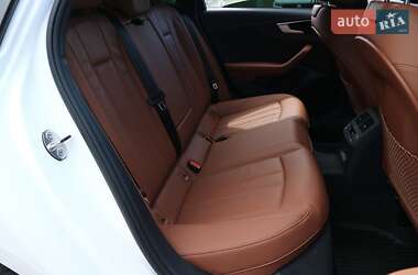 Седан Audi A4 2023 в 