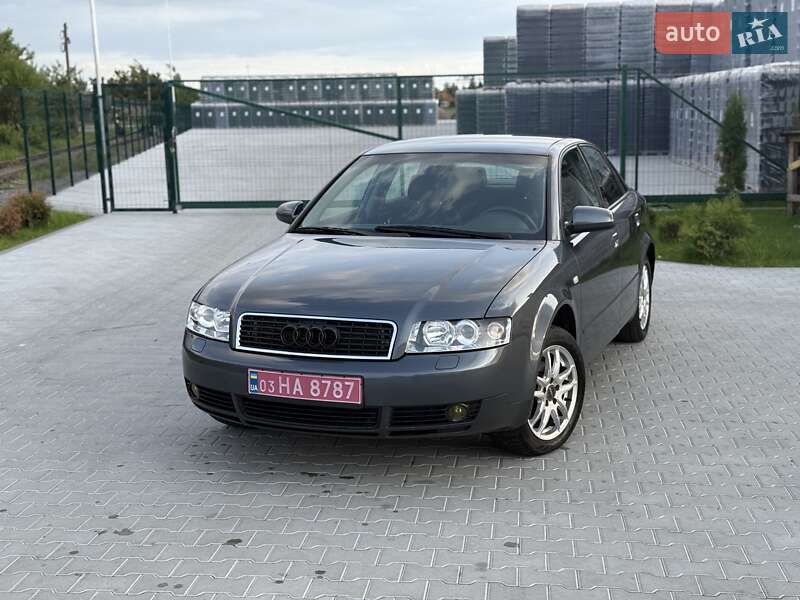 Седан Audi A4 2003 в Сарнах