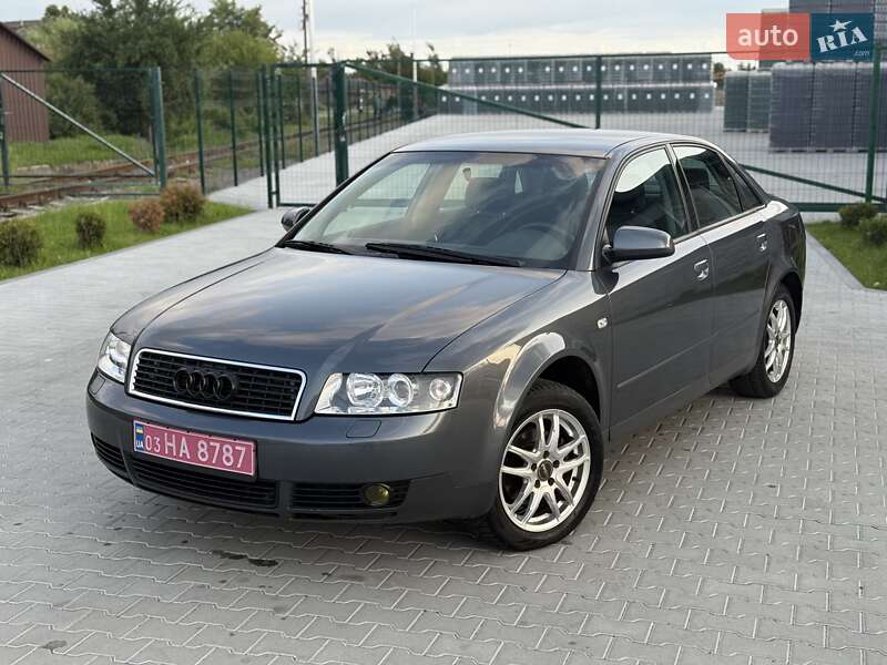 Седан Audi A4 2003 в Сарнах