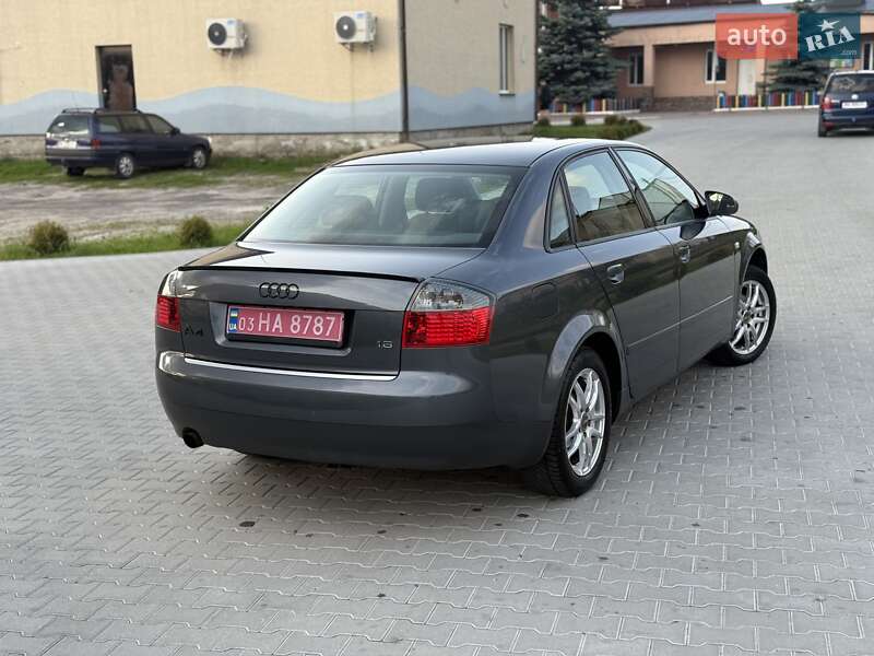 Седан Audi A4 2003 в Сарнах