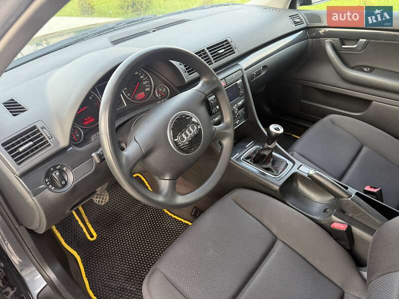 Седан Audi A4 2003 в Сарнах