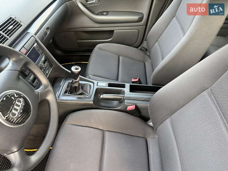 Седан Audi A4 2003 в Сарнах