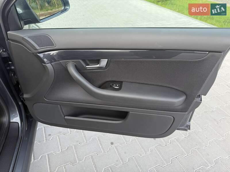 Седан Audi A4 2003 в Сарнах