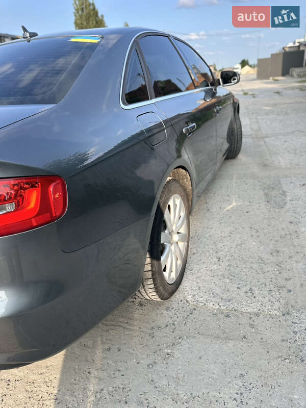 Седан Audi A4 2012 в Хмельницком