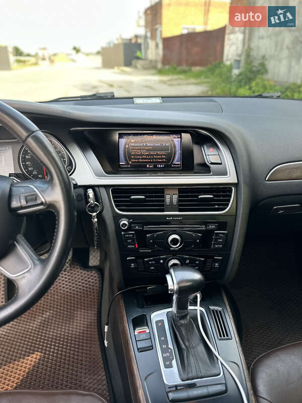 Седан Audi A4 2012 в Хмельницком