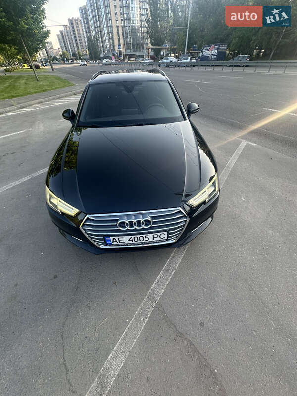 Универсал Audi A4 2016 в 
