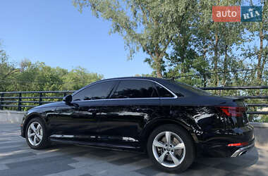 Седан Audi A4 2019 в 