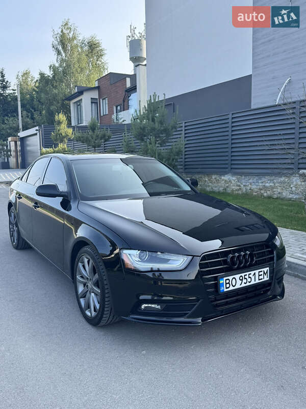 Седан Audi A4 2012 в 