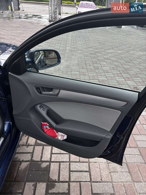 Седан Audi A4 2014 в Петропавловской Борщаговке