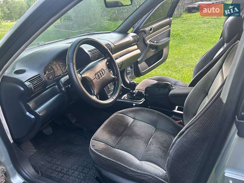 Седан Audi A4 1996 в Коростене