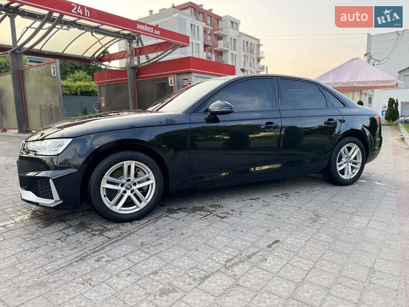 Седан Audi A4 2016 в Львове