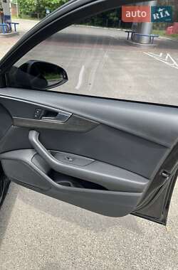 Седан Audi A4 2017 в 